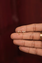 Diamond Replica Gold Ribbon Earlobe/Helix Studs - HS 113