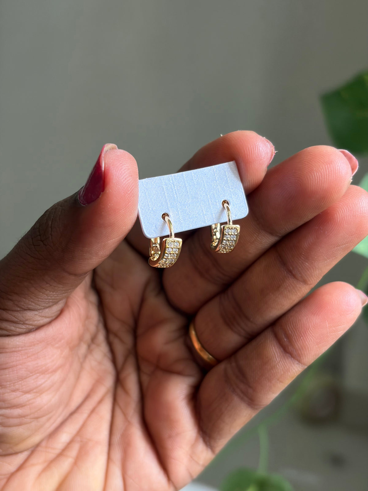 Sparkling Gold Simple Hoop Earrings-HE018