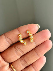 Pretty Love Curved Ear studs, gold-tone heart-shaped crystal ear studs