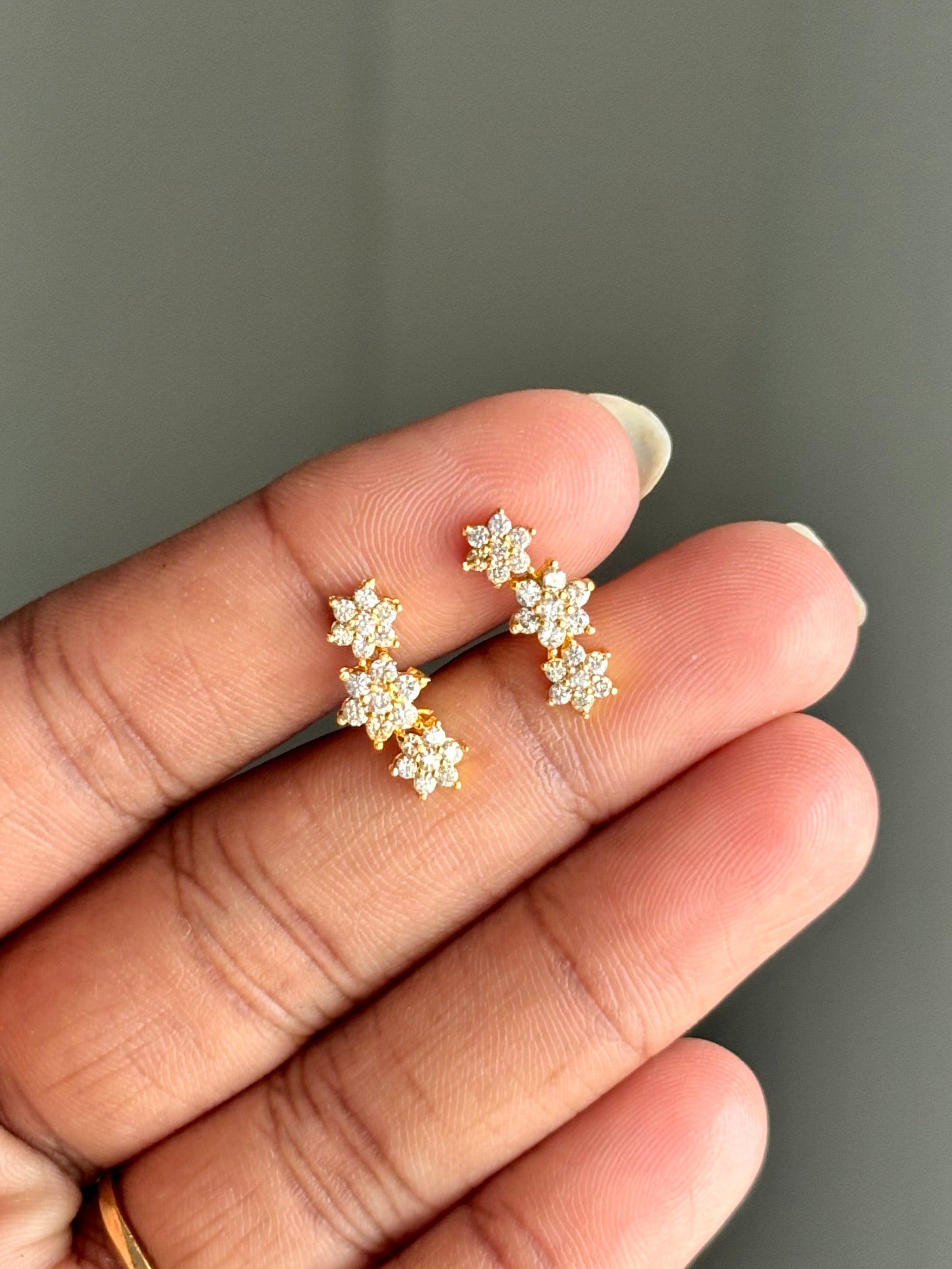 Pretty Floral Curved Ear studs SSB46, gold-tone floral crystal ear studs