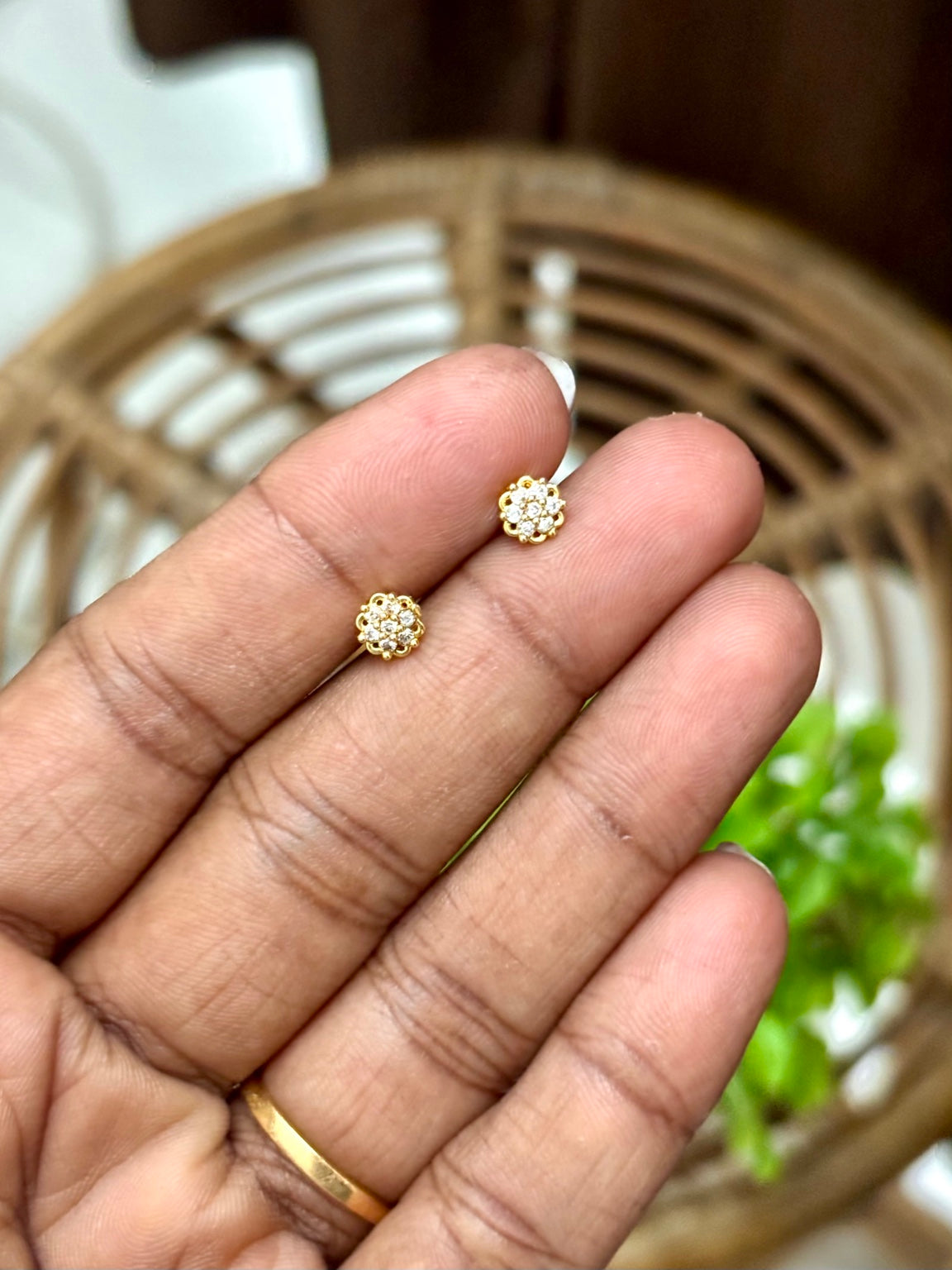 Elegant Second Stud SSB17