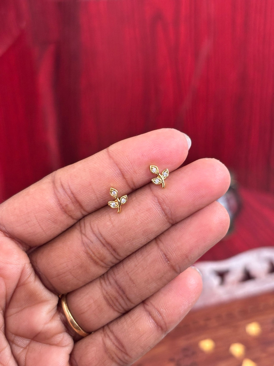 Diamond replica floral CZ ear studs SSB33