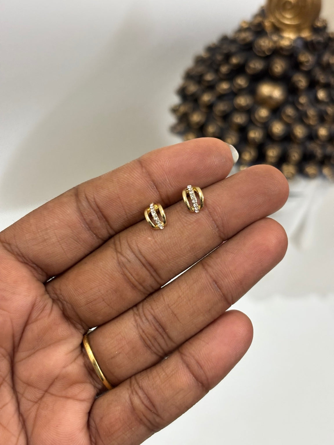 Elegant Curved Ear Studs - SSB42